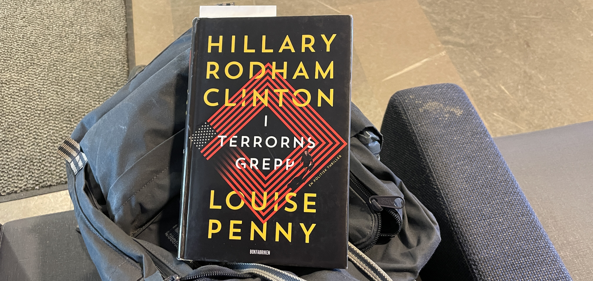 Recension: I terrorns grepp av Hillary Rodham Clinton och Louise Penny -  Bläddrat