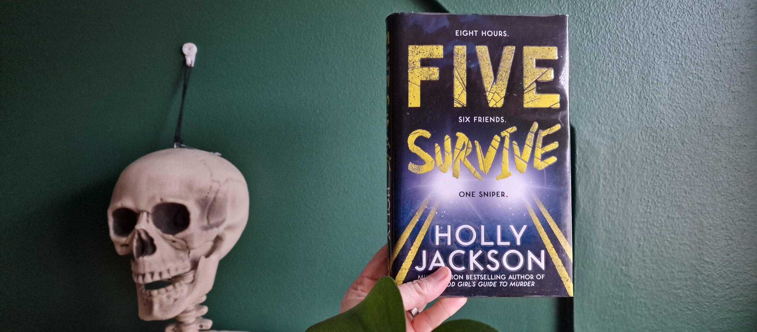 "Five survive" av Holly Jackson