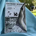 Recension av "Saltstigen", skriven av Raynor Winn