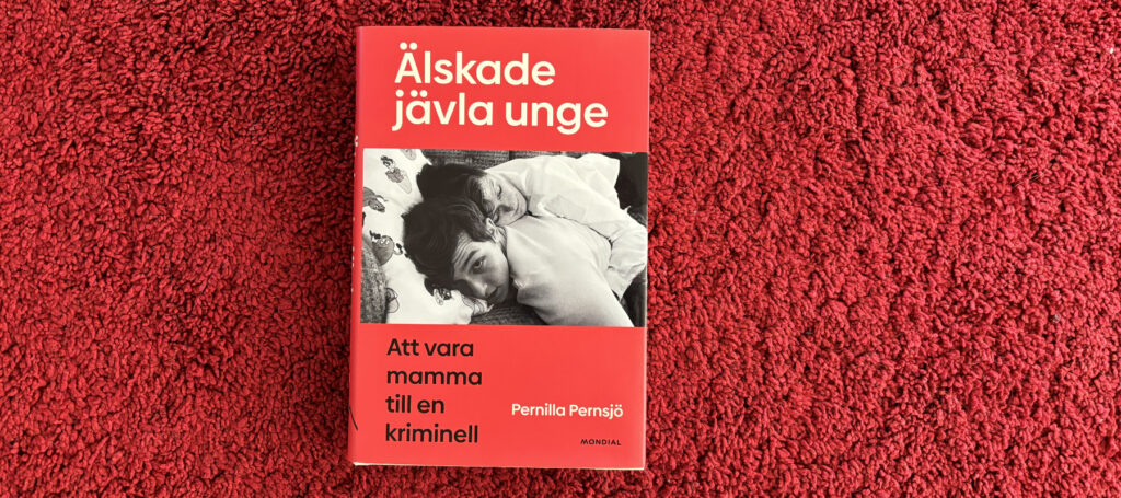 Recension av Pernilla Pernsjös bok "Älskade jävla unge - Att vara mamma till en kriminell"