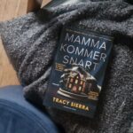 "Mamma kommer snart" av Tracy Sierra