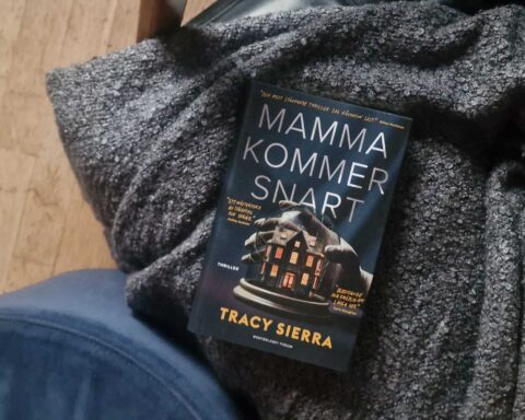 "Mamma kommer snart" av Tracy Sierra