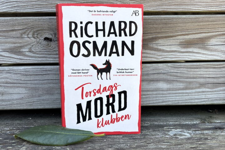 Recension av Richard Osmans charmiga deckardebut "Torsdagsmordklubben".