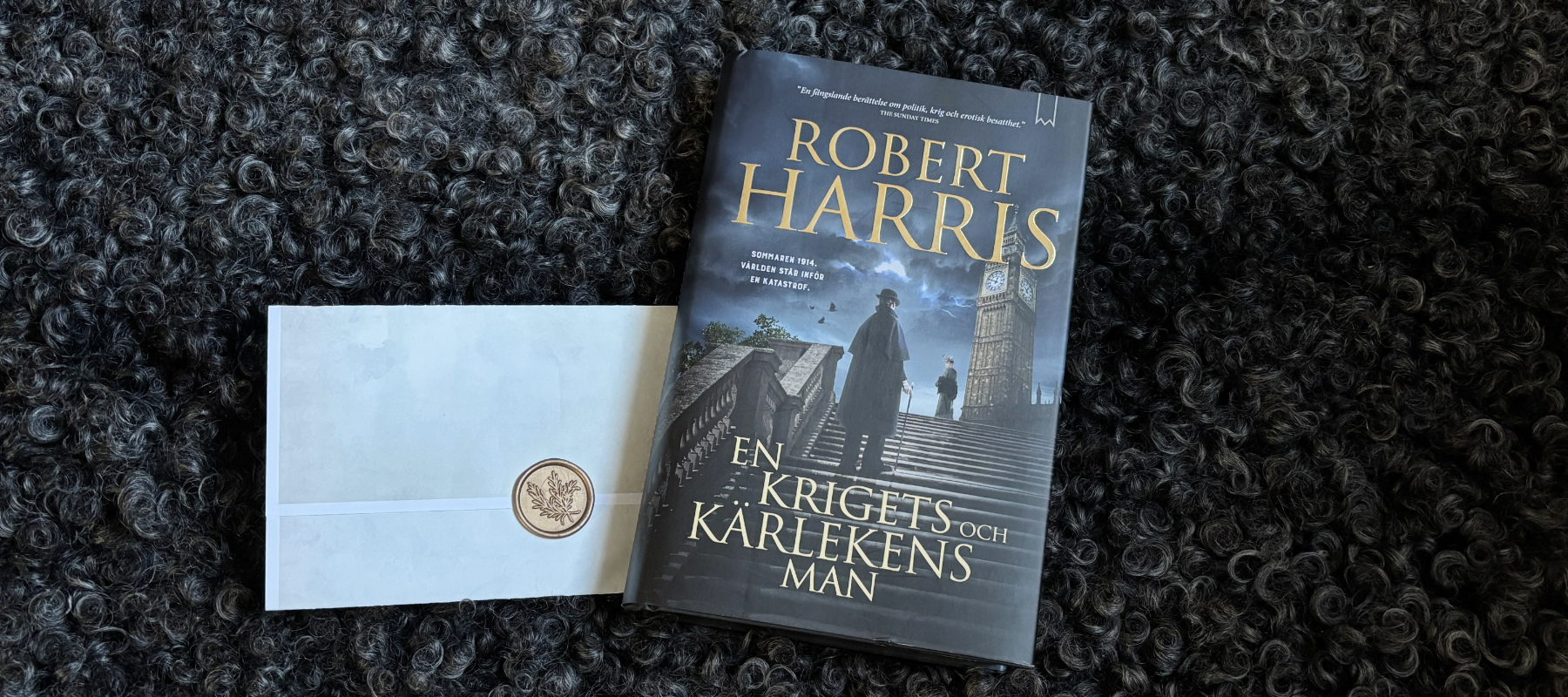 Recension av "En krigets och kärlekens man", Robert Harris historiska roman om den brittiska premiärministerns H. H. Asquiths hemliga kärleksaffär med Venetia Stanley