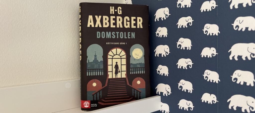 Recension av "Domstolen", skriven av Hans-Gunnar Axberger