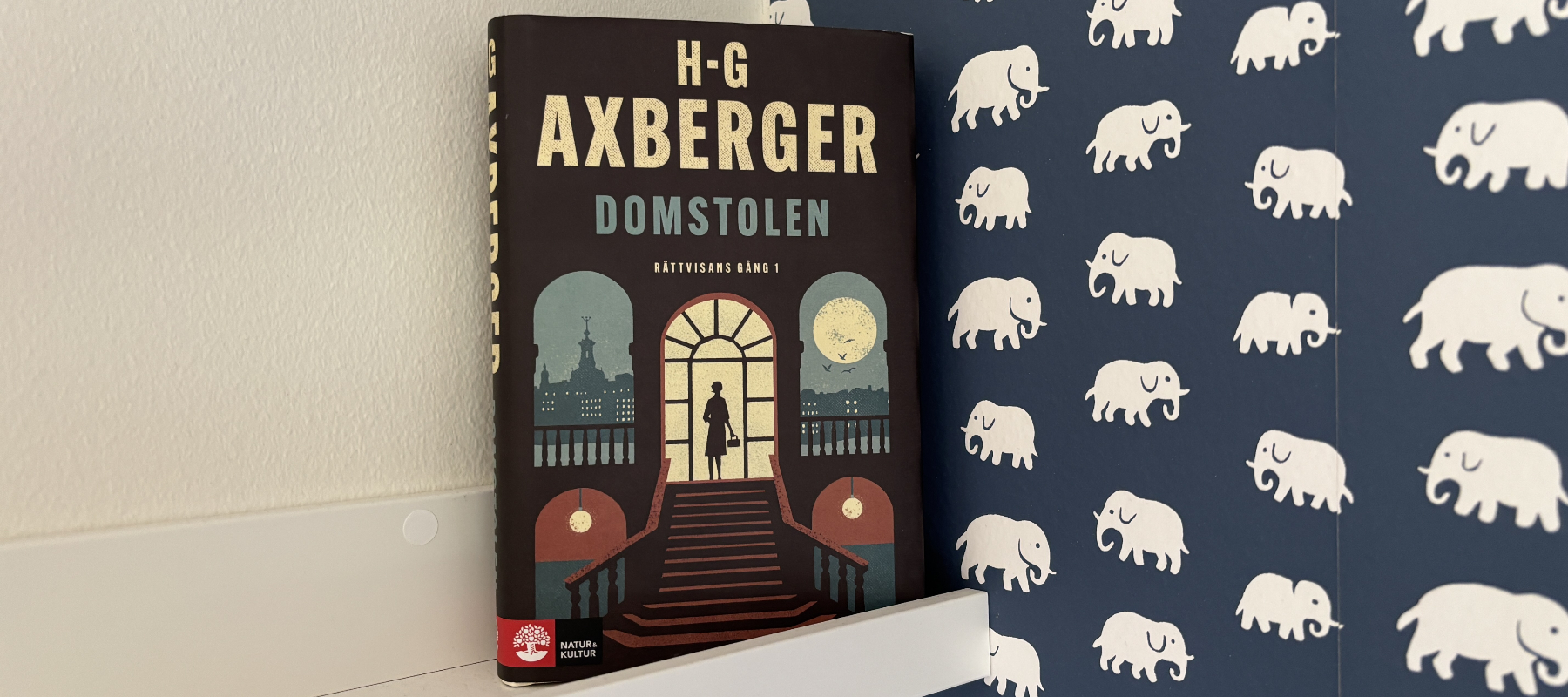 Recension av "Domstolen", skriven av Hans-Gunnar Axberger