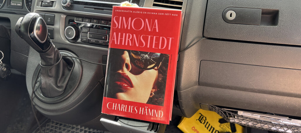 Recension av "Charlies hämnd" av Simona Ahrnstedt