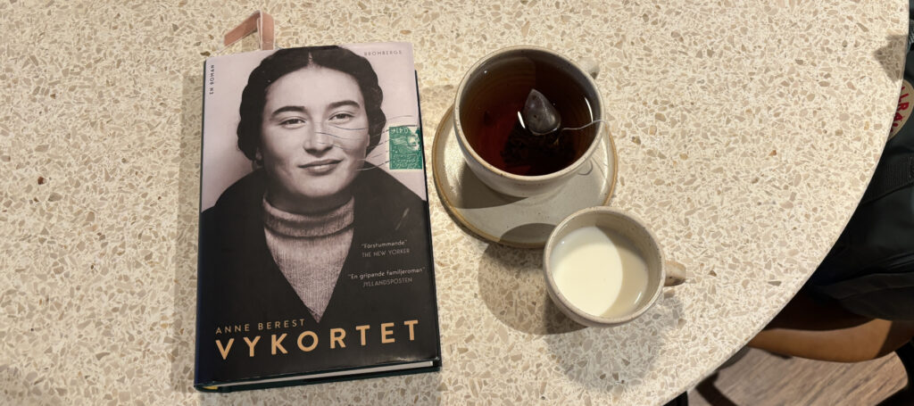 Recension av "Vykortet", en roman av Anne Berest