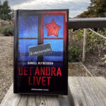 Recension av thriller och spionromanen "Det andra livet" skriven av filmregissören Daniel Alfredson