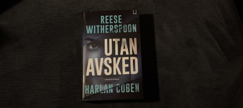 Recension av "Utan avsked", som är Reese Witherspoons debutroman, skriven tillsammans med Harlan Coben