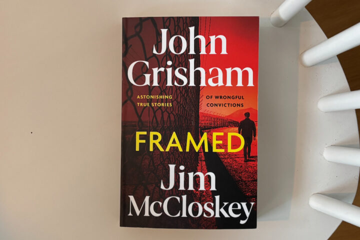 "Framed" är en bok med tio sanna berättelser om oskyldigt dömda män i USA, skriven av John Grisham och Jim McCloskey