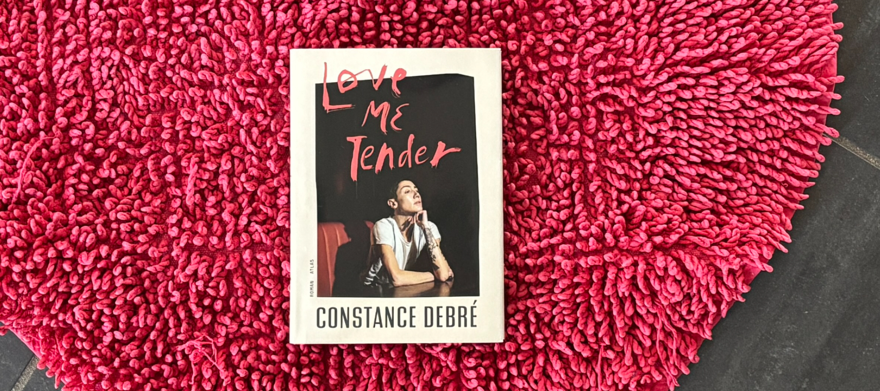 Recension av "Love me tender" av Constance Debré