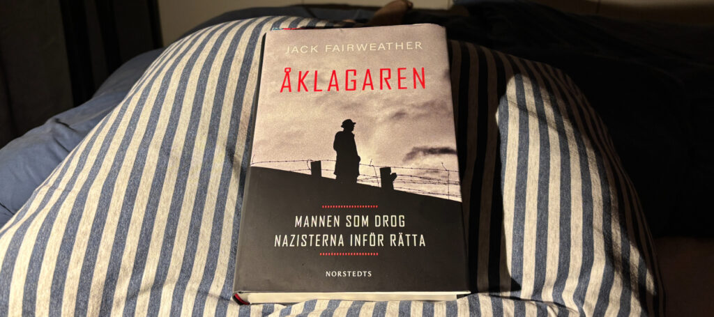 Recension av "Åklagaren" av Jack Fairweather