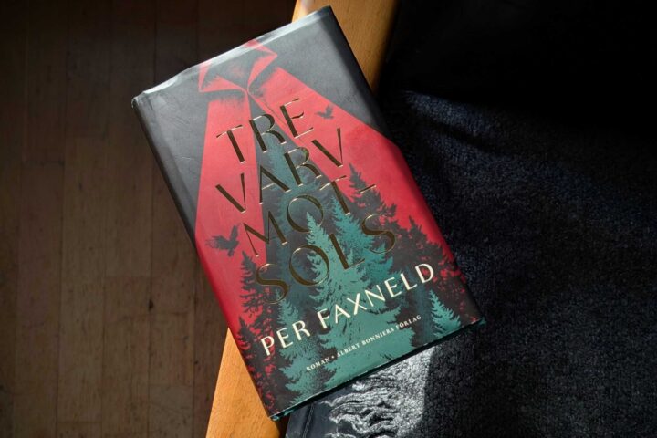 Tre varv motsols av Per Faxneld