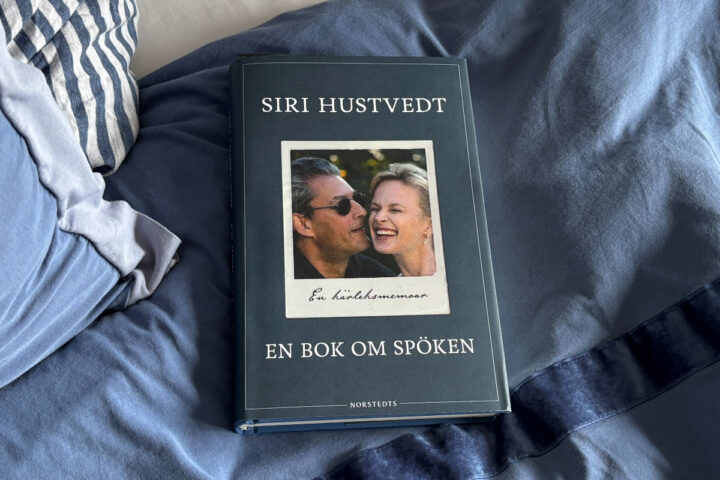 Recension av Siri Hustvedts "En bok om spöken", en memoar skriven efter att hennes man Paul Auster dog
