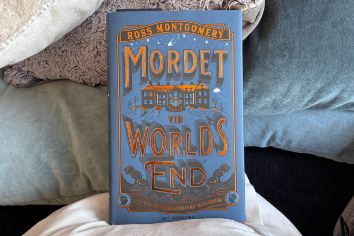 Recension av "Mordet vid World's End" av Ross Montgomery