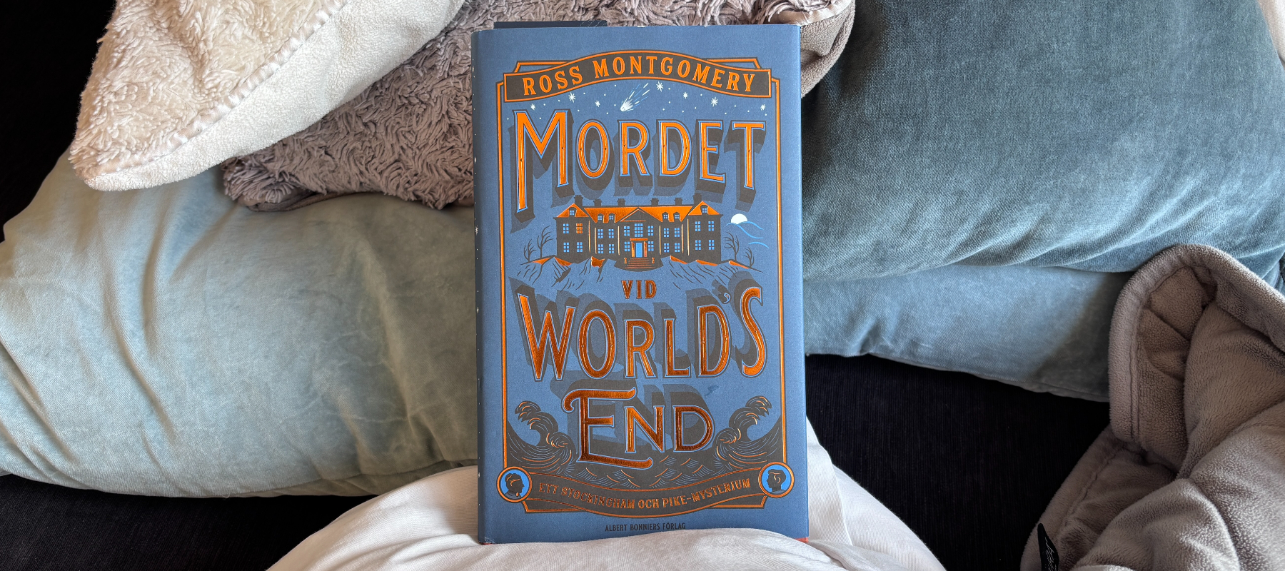 Recension av "Mordet vid World's End" av Ross Montgomery